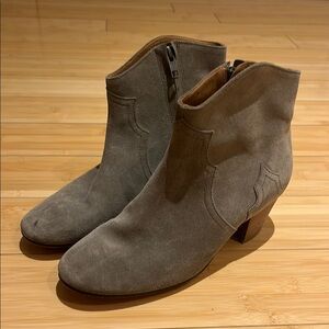 Elegant Gray Suede Ankle Boots